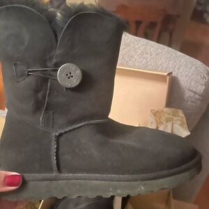 Women’s Size 7 Black w/Button, UGG Boots